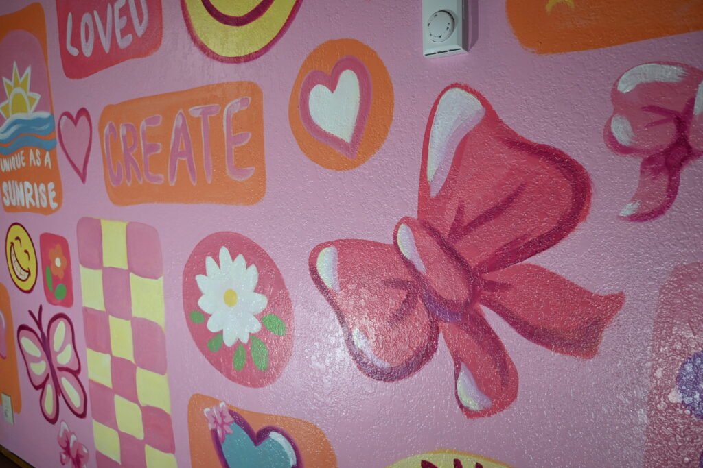 A close up on a bow painted on the wall